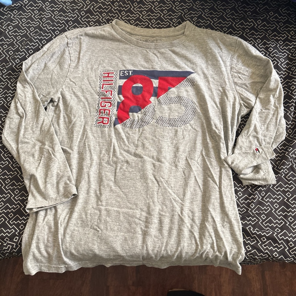 Tommy Hilfiger Light Gray Graphic Long Sleeve Tee